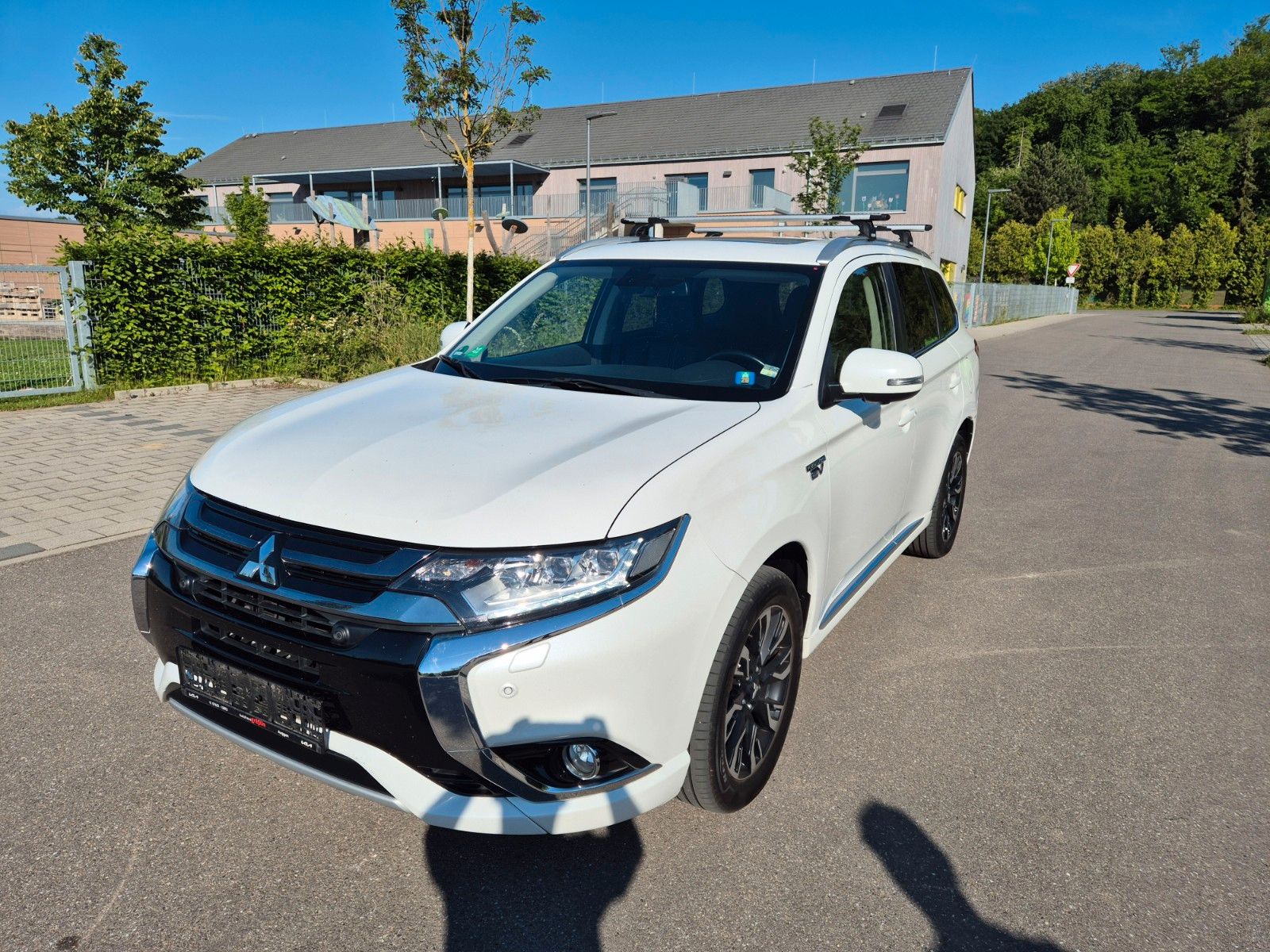 MITSUBISHI Plug-in Hybrid Outlander