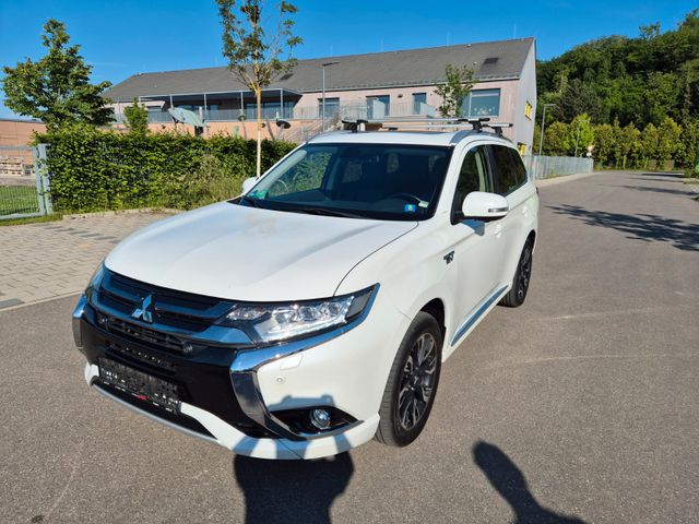 MITSUBISHI Plug-in Hybrid Outlander