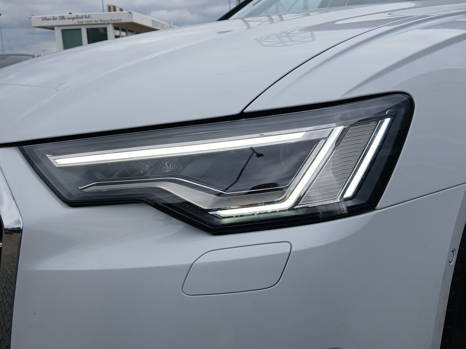 Fahrzeugabbildung Audi A6 Avant TDI sport Matrix Navi ACC Sound
