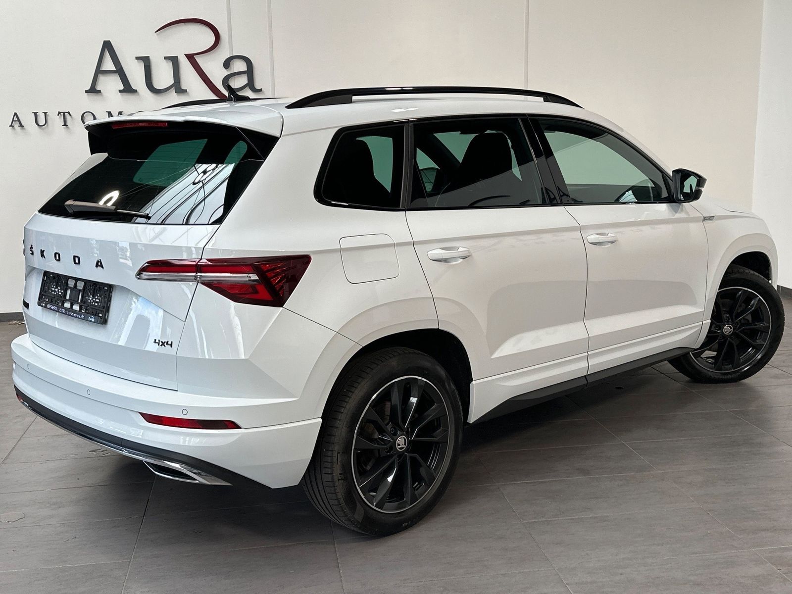 Fahrzeugabbildung SKODA Karoq 2.0 TDI DSG 4x4 Sportline NAV+LED+ACC+KAM