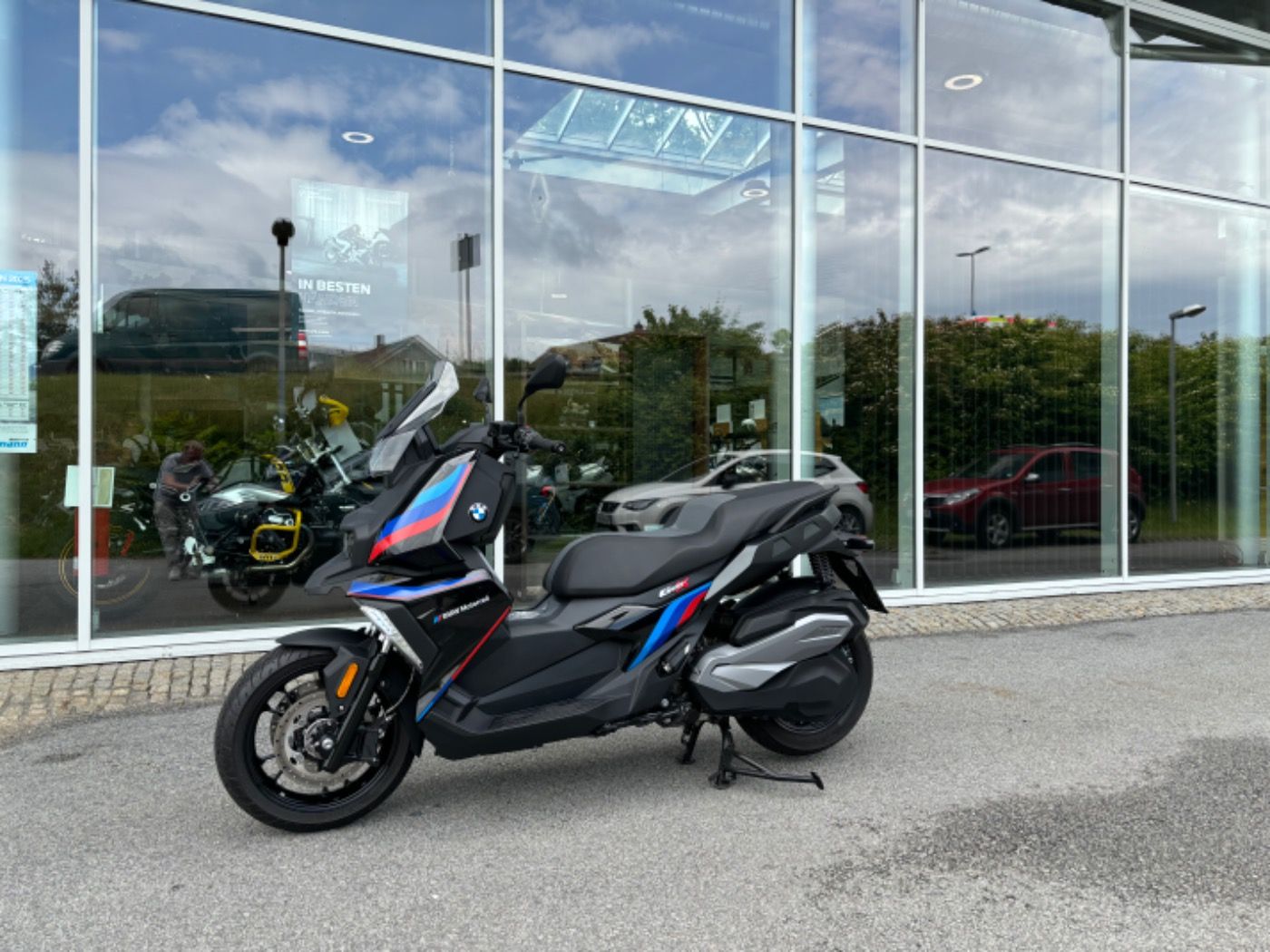 Fahrzeugabbildung BMW C 400 X Komfort-Paket, M-Embleme foliert,