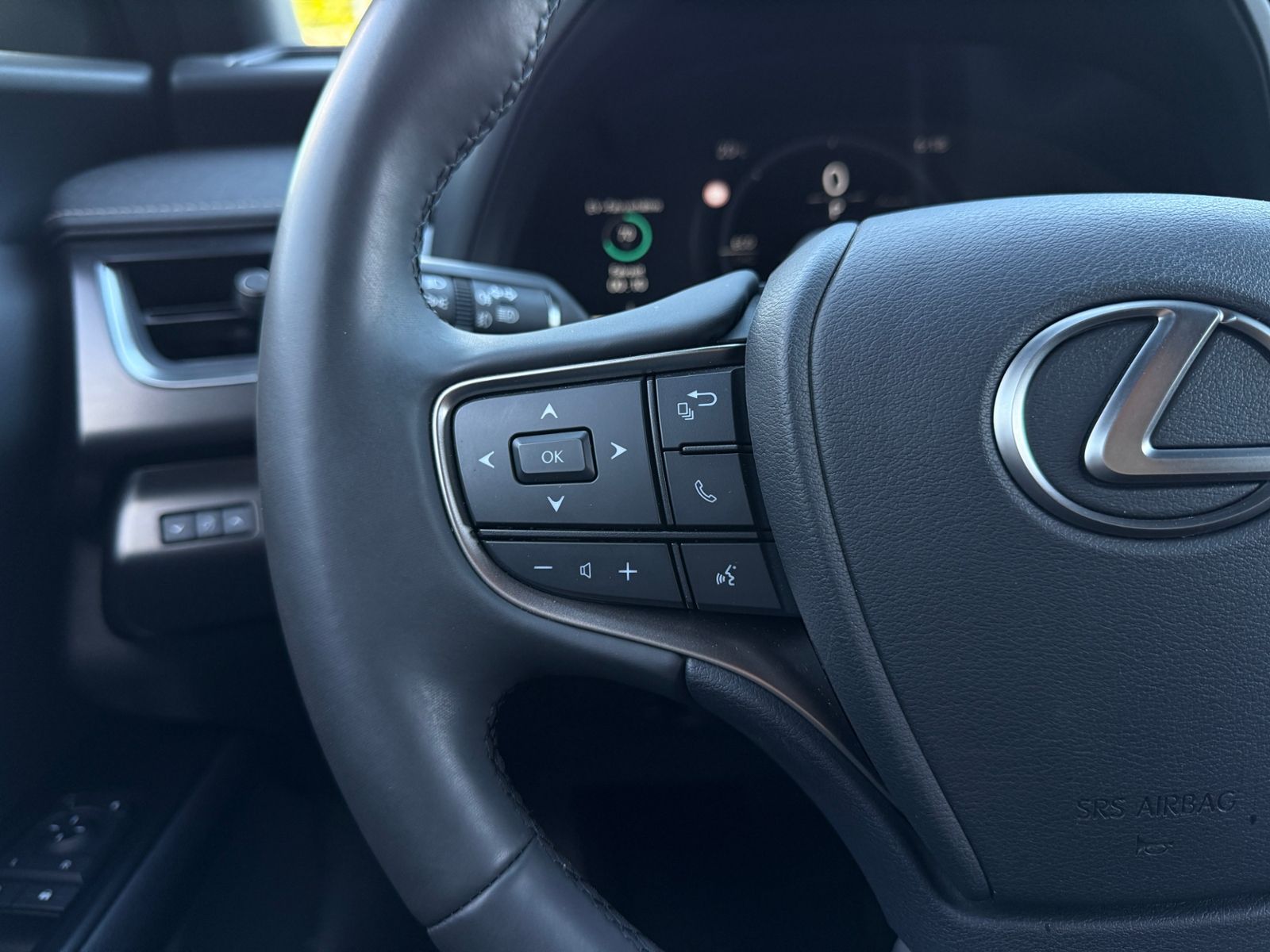Fahrzeugabbildung Lexus UX 300 h F Sport Design LED NAV ACC RFK SHZ