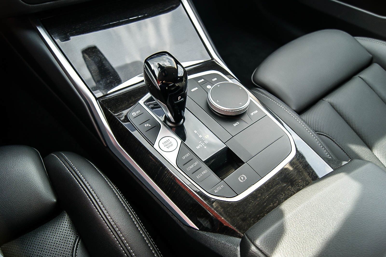 Fahrzeugabbildung BMW 320 d xDrive Luxury Line STANDHEIZG SCHIEBEDACH