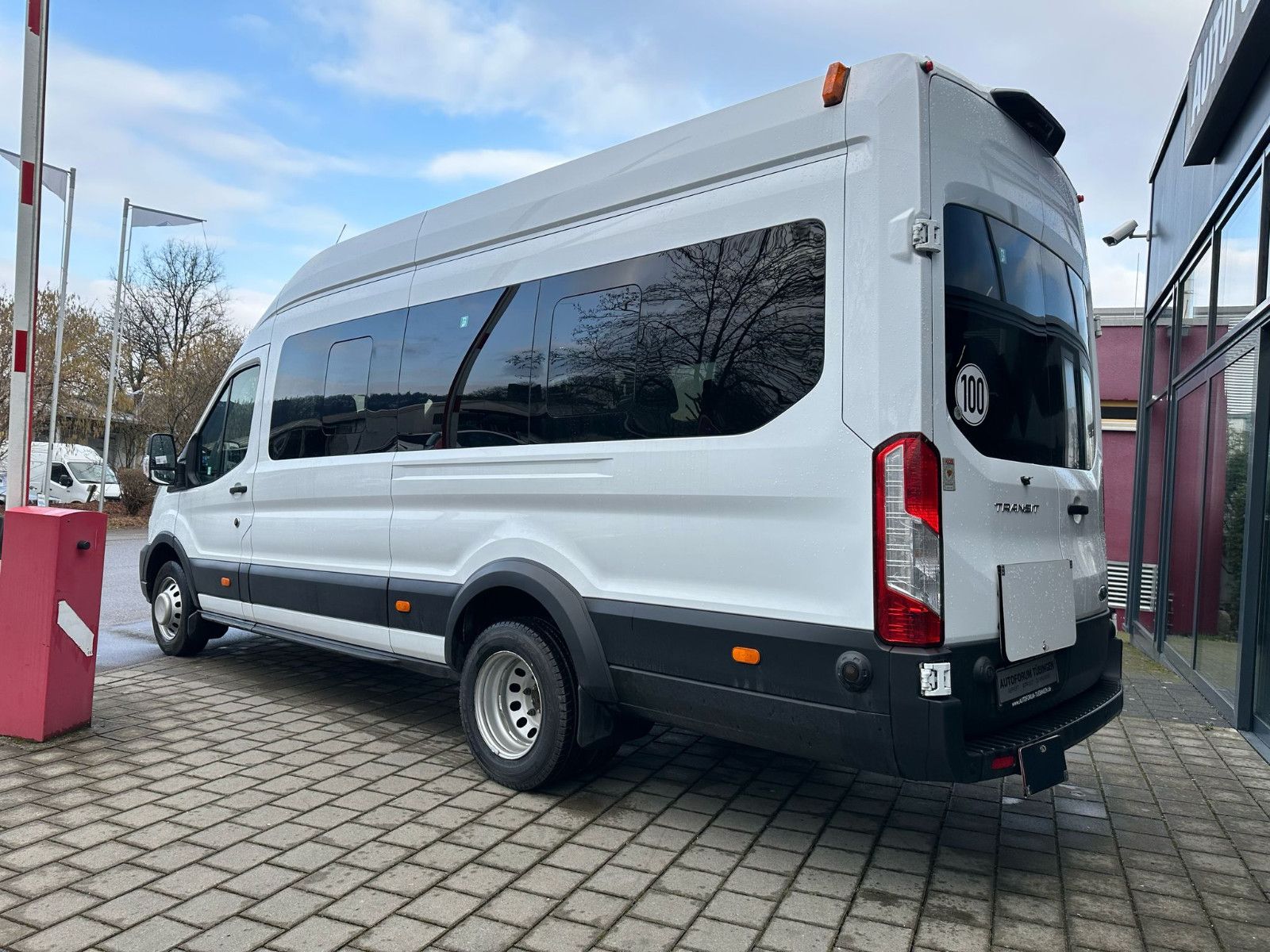 Fahrzeugabbildung Ford TRANSIT 460  BUS L4*17 SItzer*ACC*KLIMA*