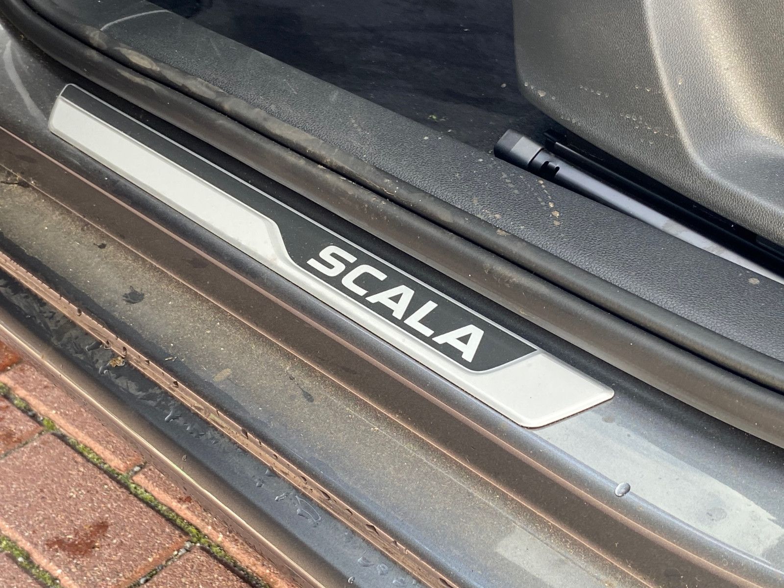 Fahrzeugabbildung SKODA Scala 1.0l TSI TOUR LED*AHK*5 JahreGarantie*GRA