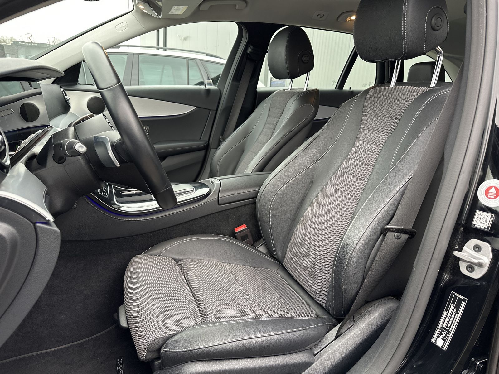 Fahrzeugabbildung Mercedes-Benz E 300de T 4Matic Avantgarde NAV+LED+AHK+WIDESCR