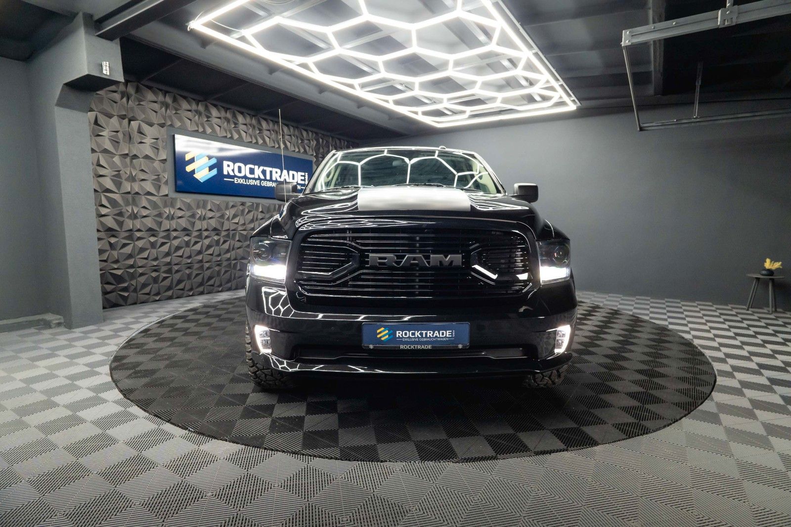Fahrzeugabbildung Dodge RAM 5.7 V8 HEMI 4x4 OFFROAD Night-Paket *LED*AHK