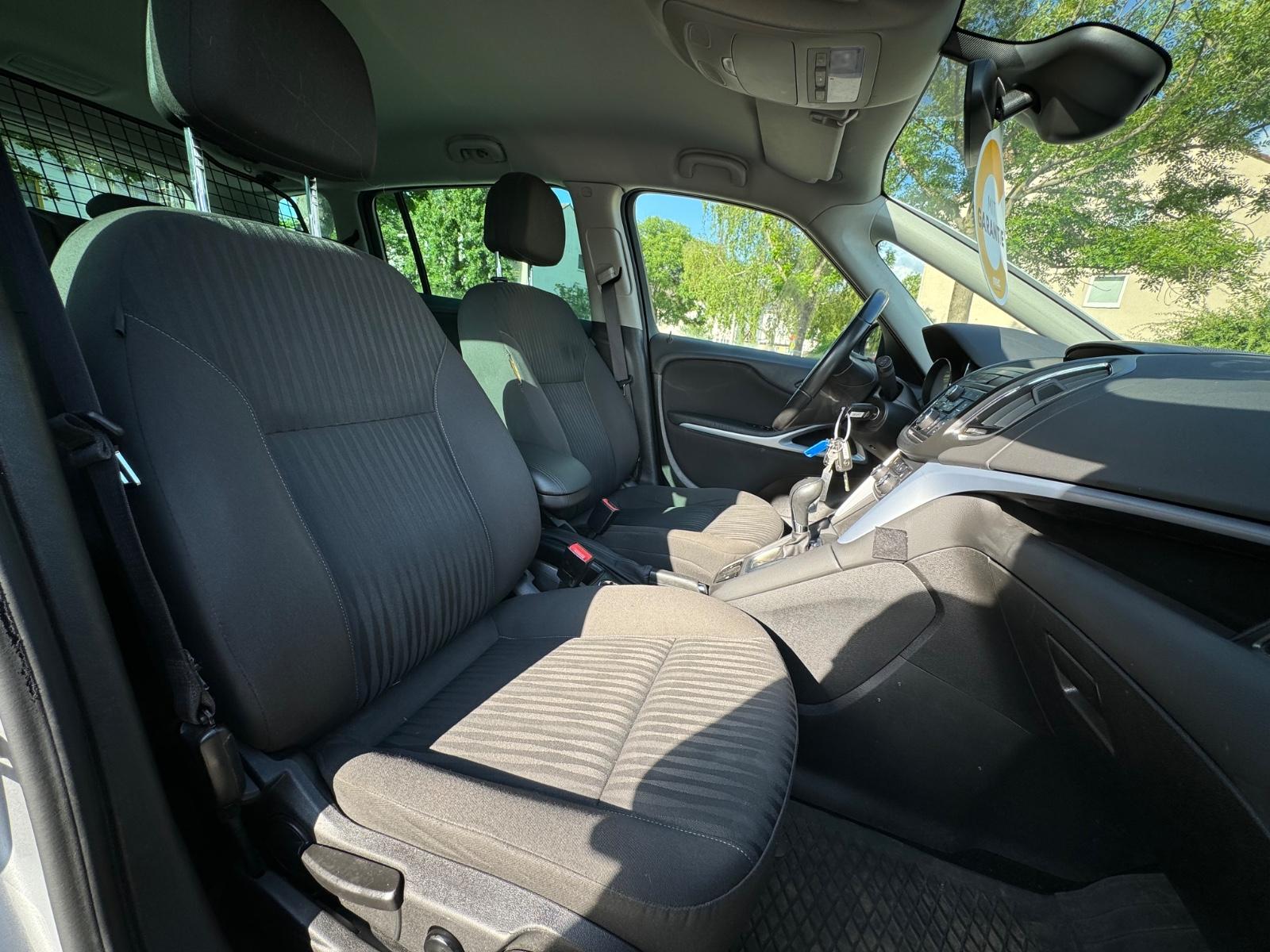 Opel Zafira 2012 — photo 20