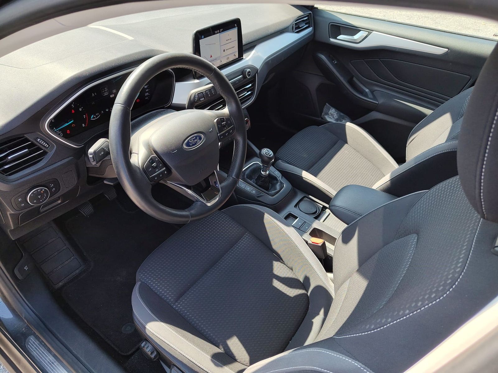 FORD Focus  Turnier 1.0 EcoBoost Cool&amp;Connect Navi – Bild 21