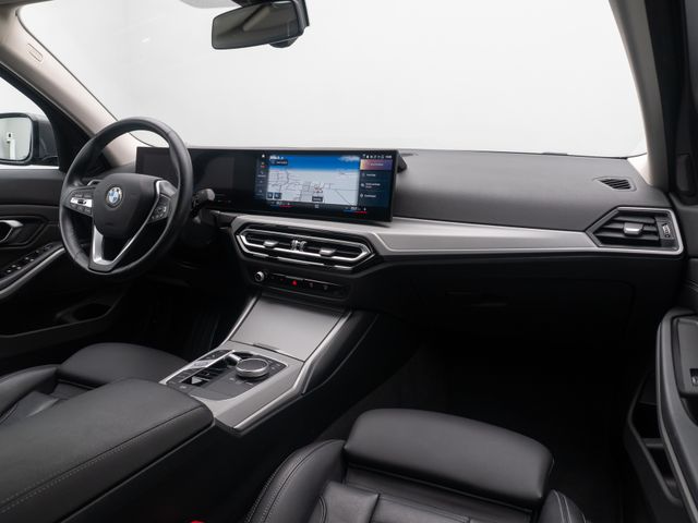 BMW 330, 2022 — 40