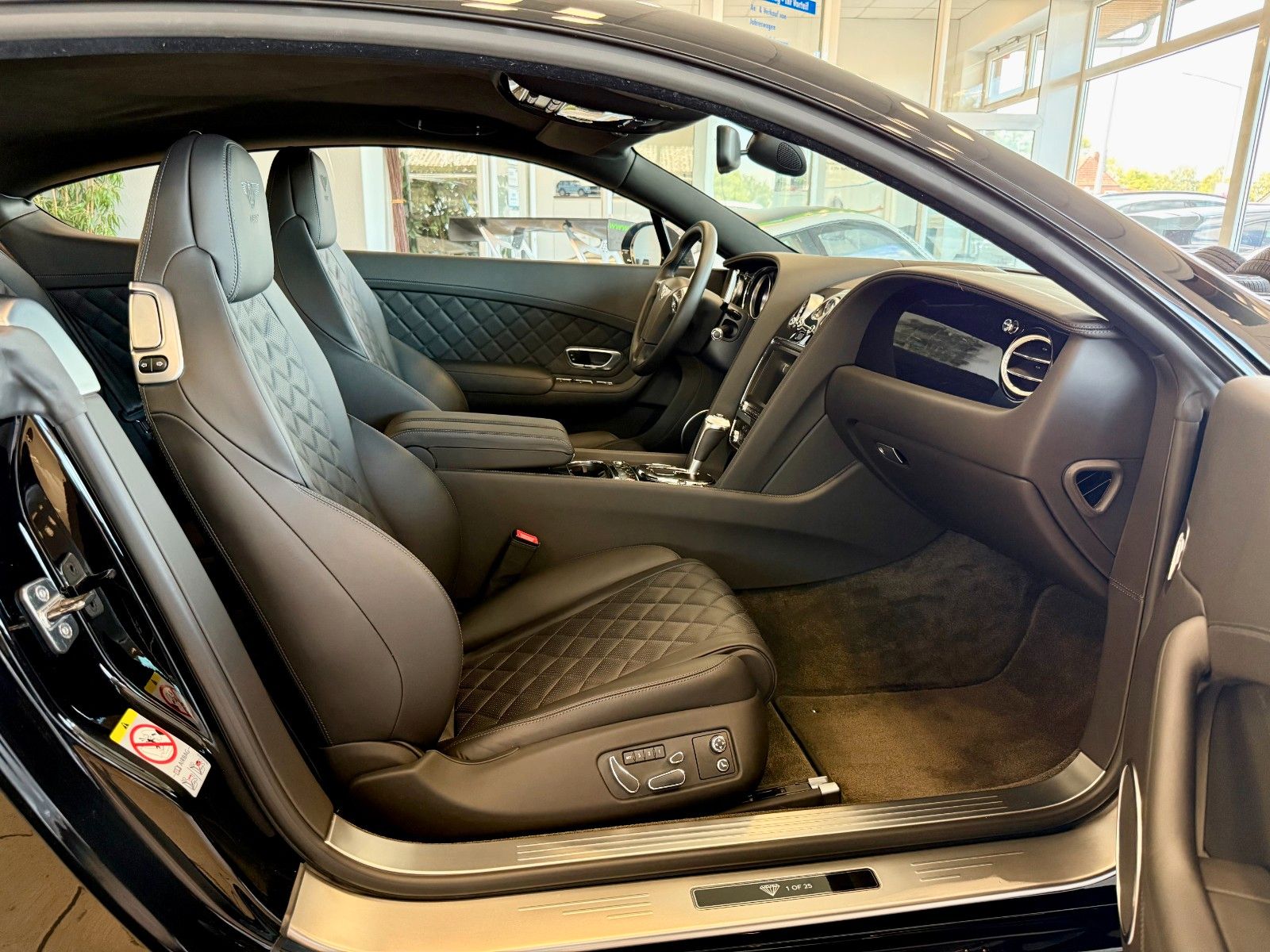 Fahrzeugabbildung Bentley Continental GT V8 S Black Edition Mulliner 1of25