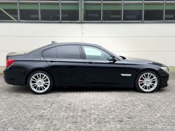BMW 750 - 8