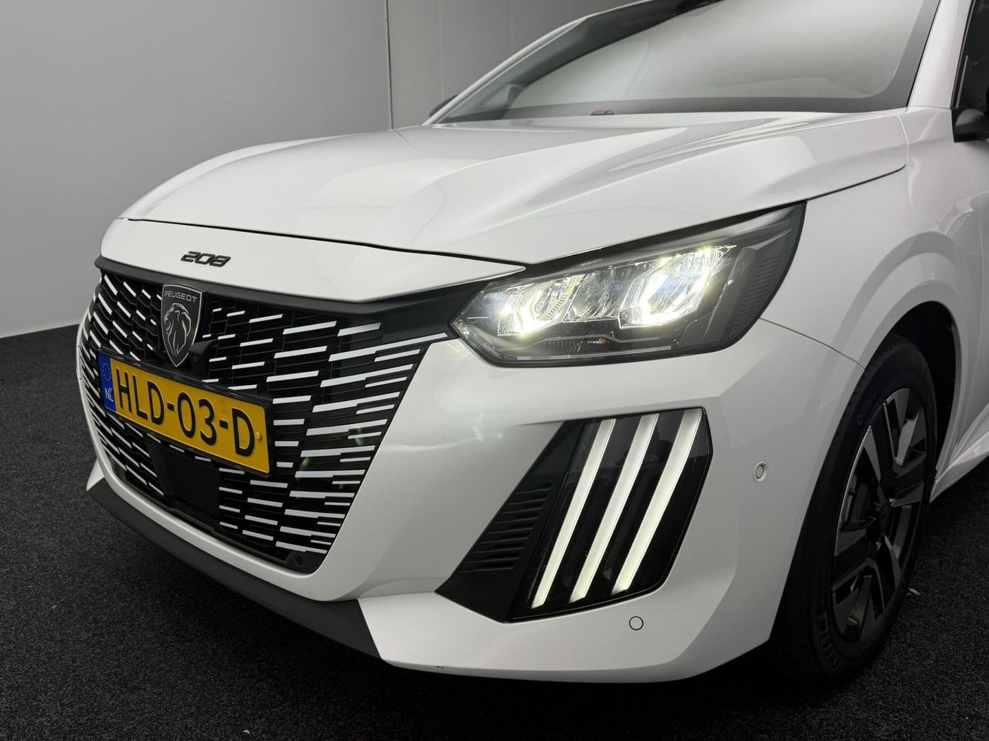 Peugeot 208 1.2 Hybrid 110 e-DCS6 Allure | 360° kamera | imagem 3