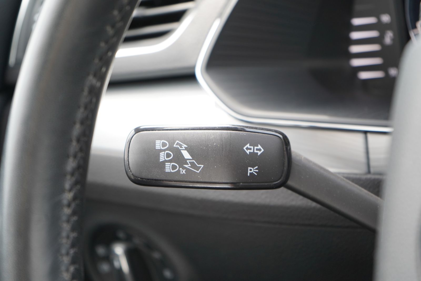 Skoda Superb Combi 2.0 TDI Active LED Notrufassistent foto 19
