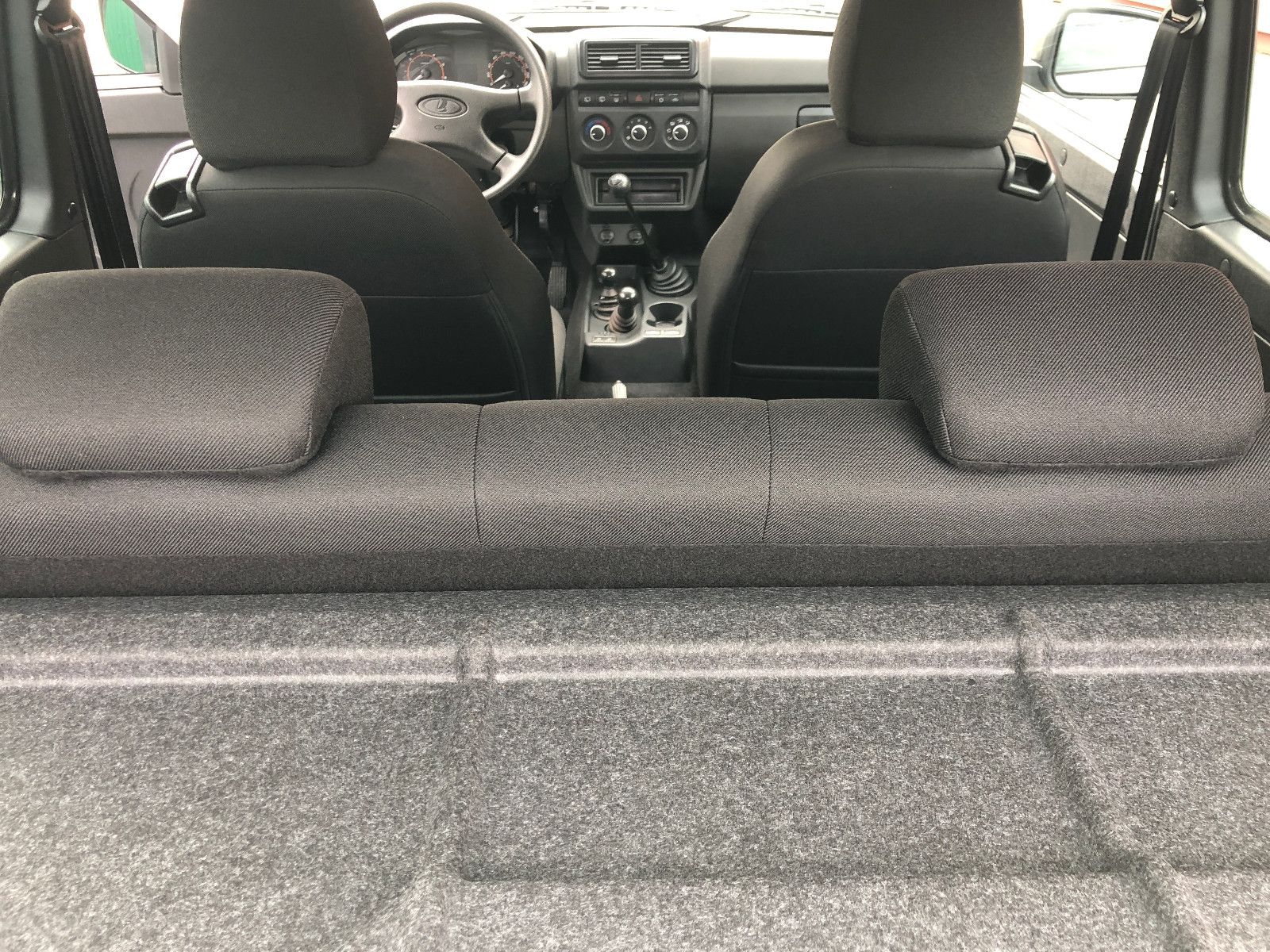 Fahrzeugabbildung Lada NIVA LEGEND "PREMIUM PLUS"! AET-Kollektion 2026!