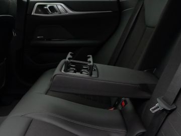 Fahrzeugabbildung BMW i4 eD35 Gran Coupé Glasdach Kamera DAB H/K Komfo