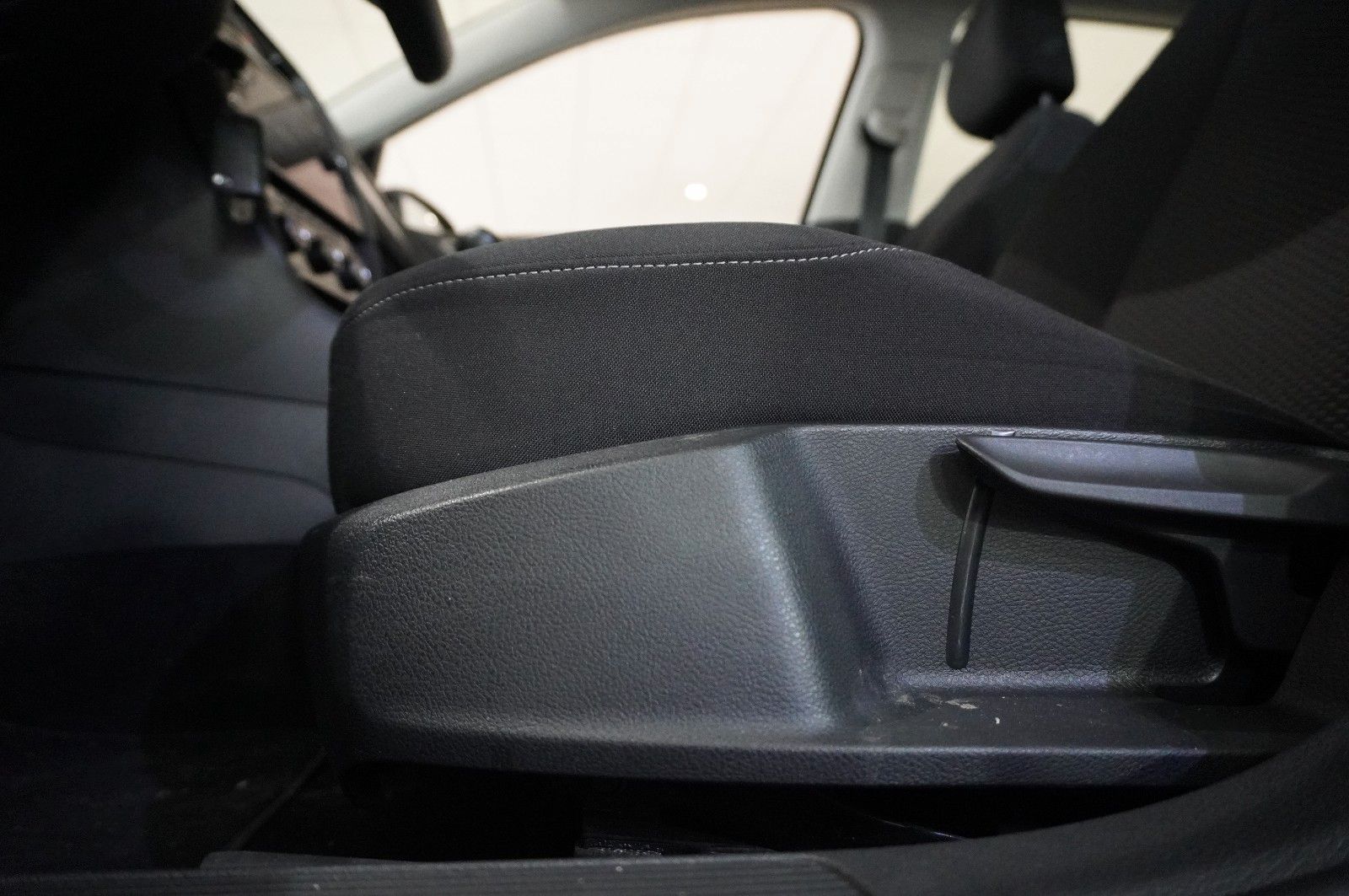 Fahrzeugabbildung Volkswagen Golf VII Lim. 1.0 TSI TRENDLINE NAVI/SHZ/PDC