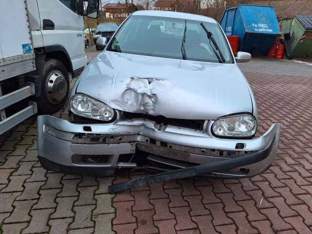 Volkswagen Golf, Unfallschaden