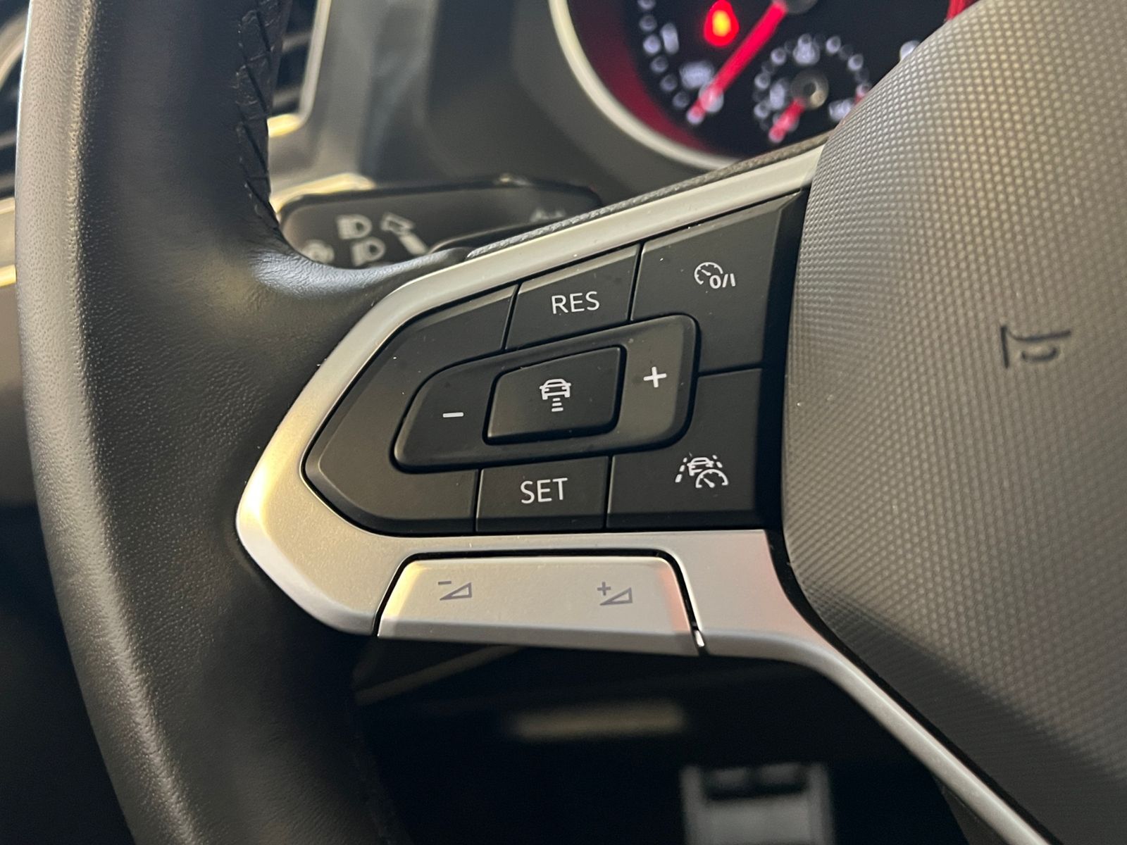 Fahrzeugabbildung Volkswagen Tiguan MOVE 1.5 TSI DSG *AHK, LED, Navi, 18"-LM*