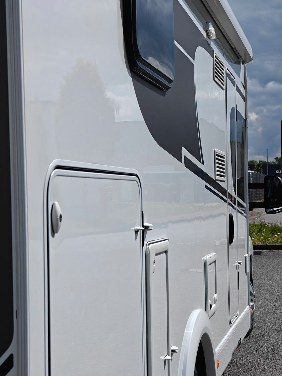 Fahrzeugabbildung Carado T-447 - Solar, SAT, TV, Markise, Einzelbetten -