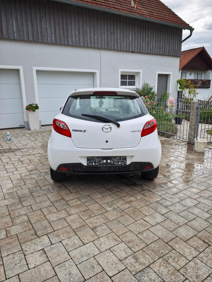 Mazda 2 1.5 MZR Sports-Line weiß / 1. Hand / TÜV neu 