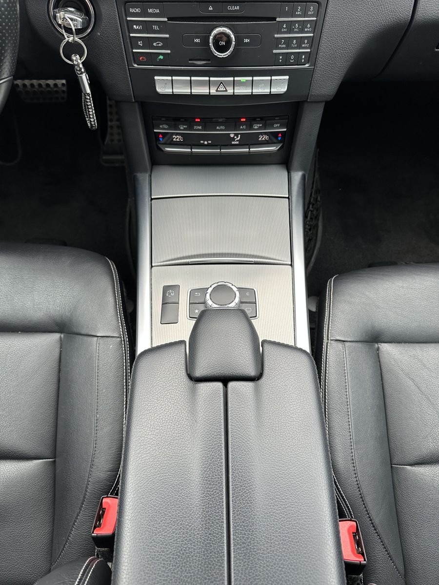 Fahrzeugabbildung Mercedes-Benz E 350 BlueTec 4Matic AMG-Line NAV+LED+PANO+SPURH