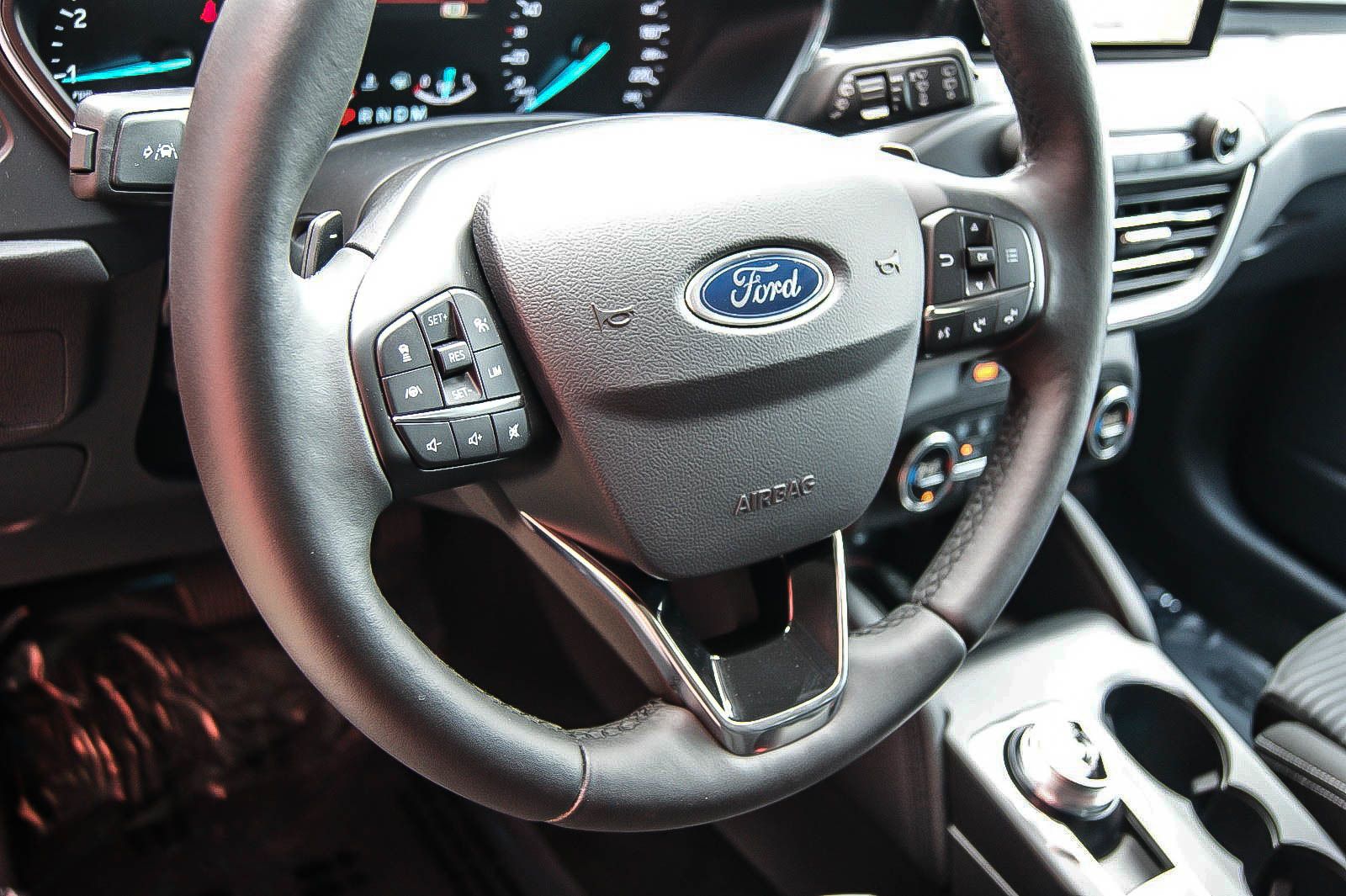 Fahrzeugabbildung Ford Focus 1.5 Aut 8G Titanium HOKKAIDO LED B&O ANHZV