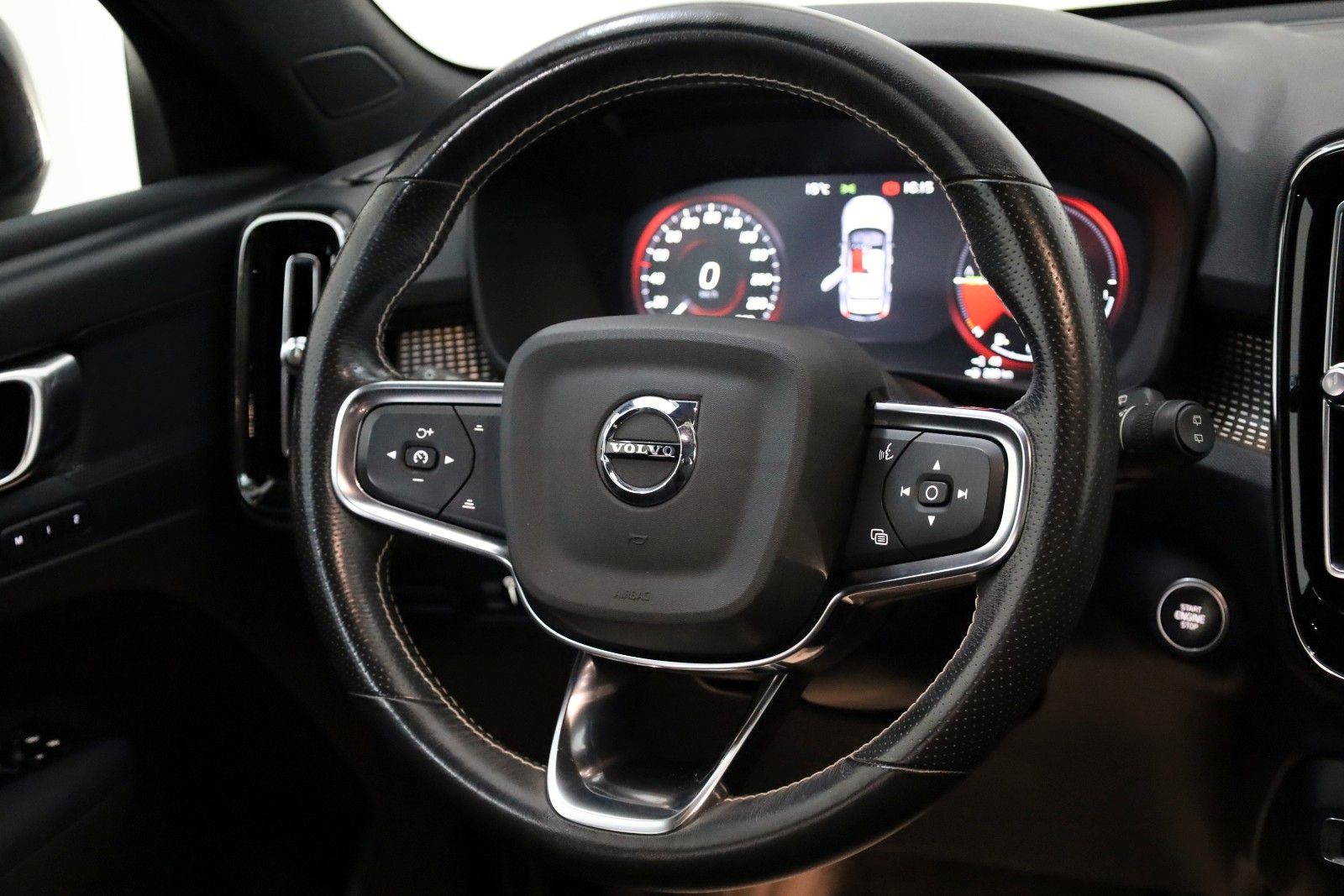 Fahrzeugabbildung Volvo XC40 T5 R Design Recharge Leder,Navi,LED,Kamera