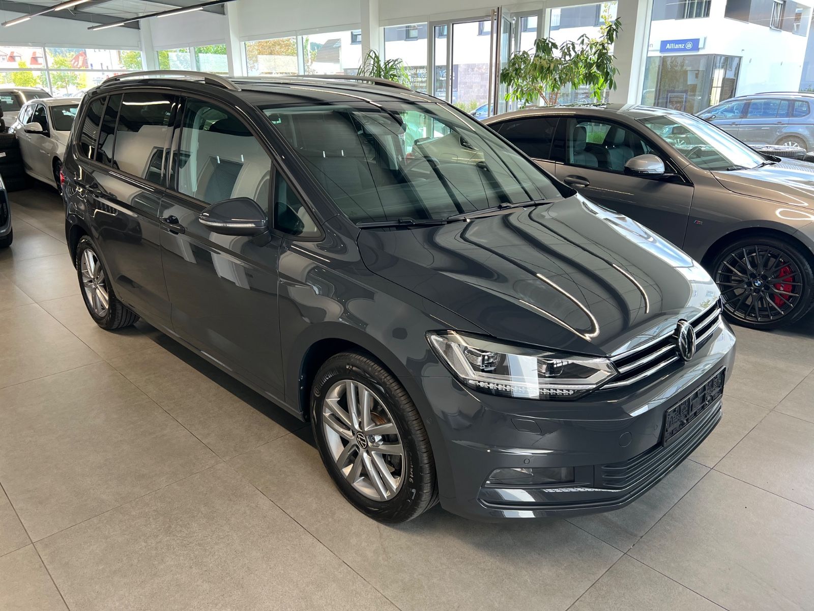 Volkswagen Touran Comfortline / 7-Sitzer / Dynaudio imagem 3