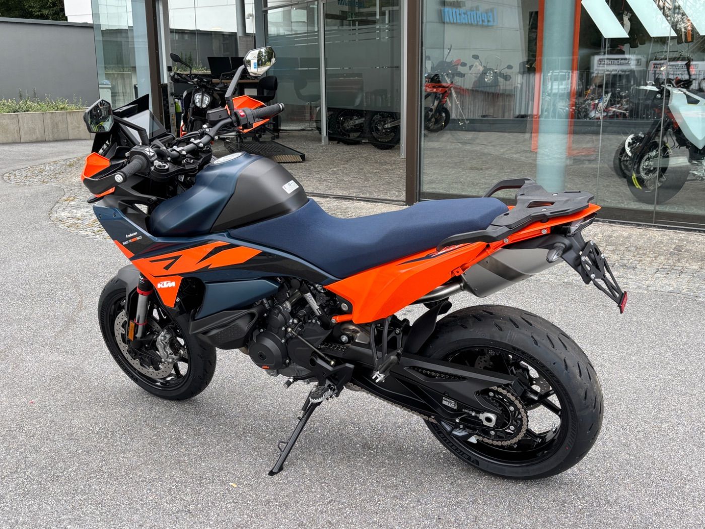 Fahrzeugabbildung KTM 890 SMT Modell 2026 4 Jahre Garantie