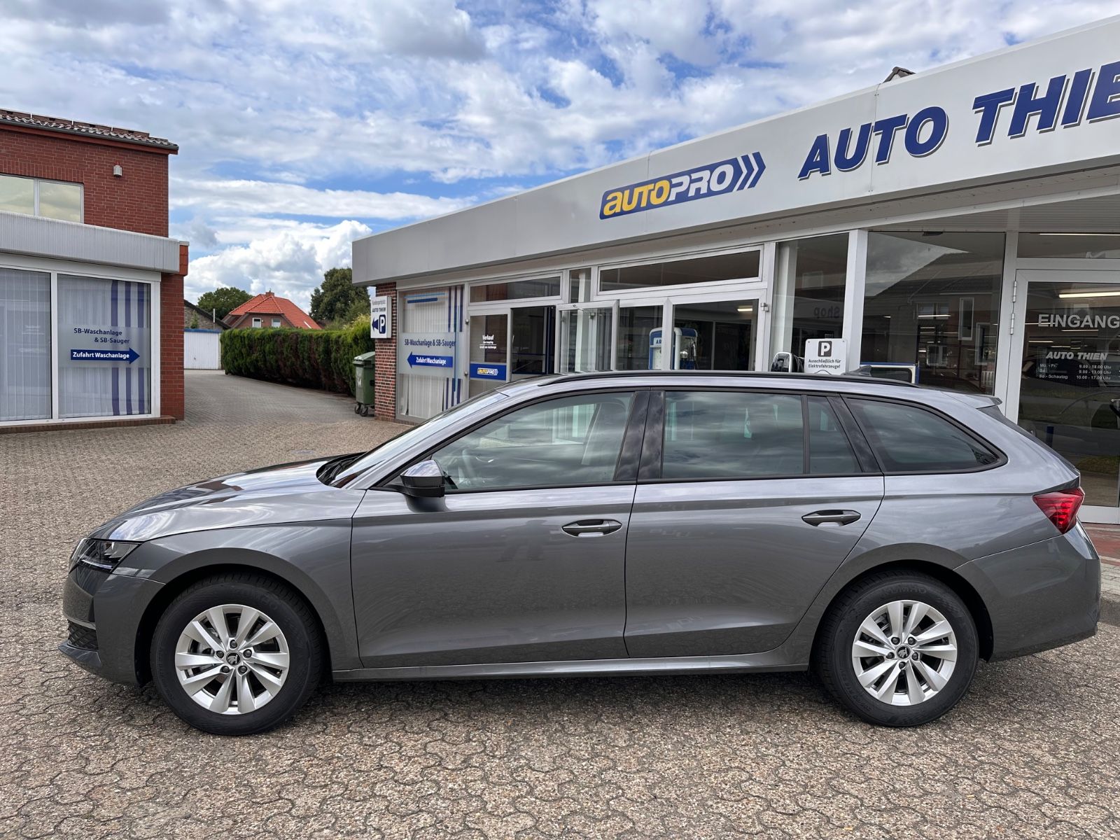Fahrzeugabbildung SKODA Octavia Combi 1.5 TSI Selection DSG LED/ACC/APP