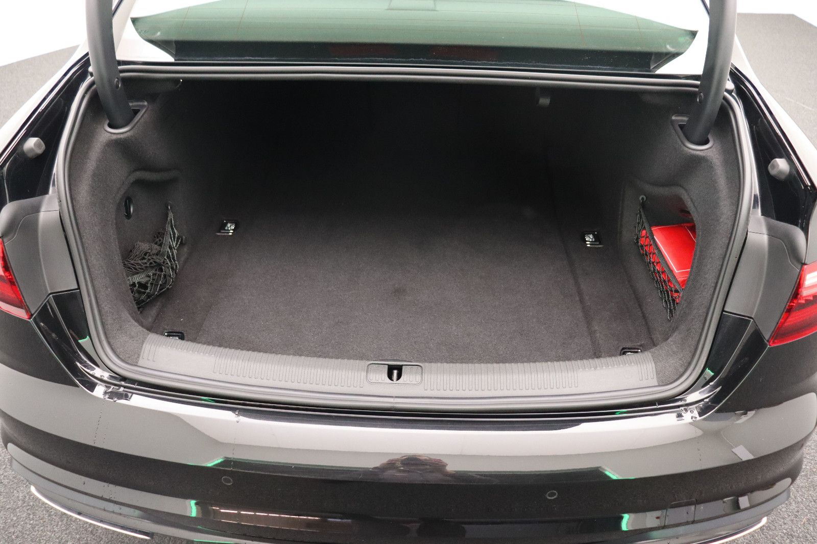 Fahrzeugabbildung Audi A4 Lim. 40 TDI advanced Kamera Optik Paket18"