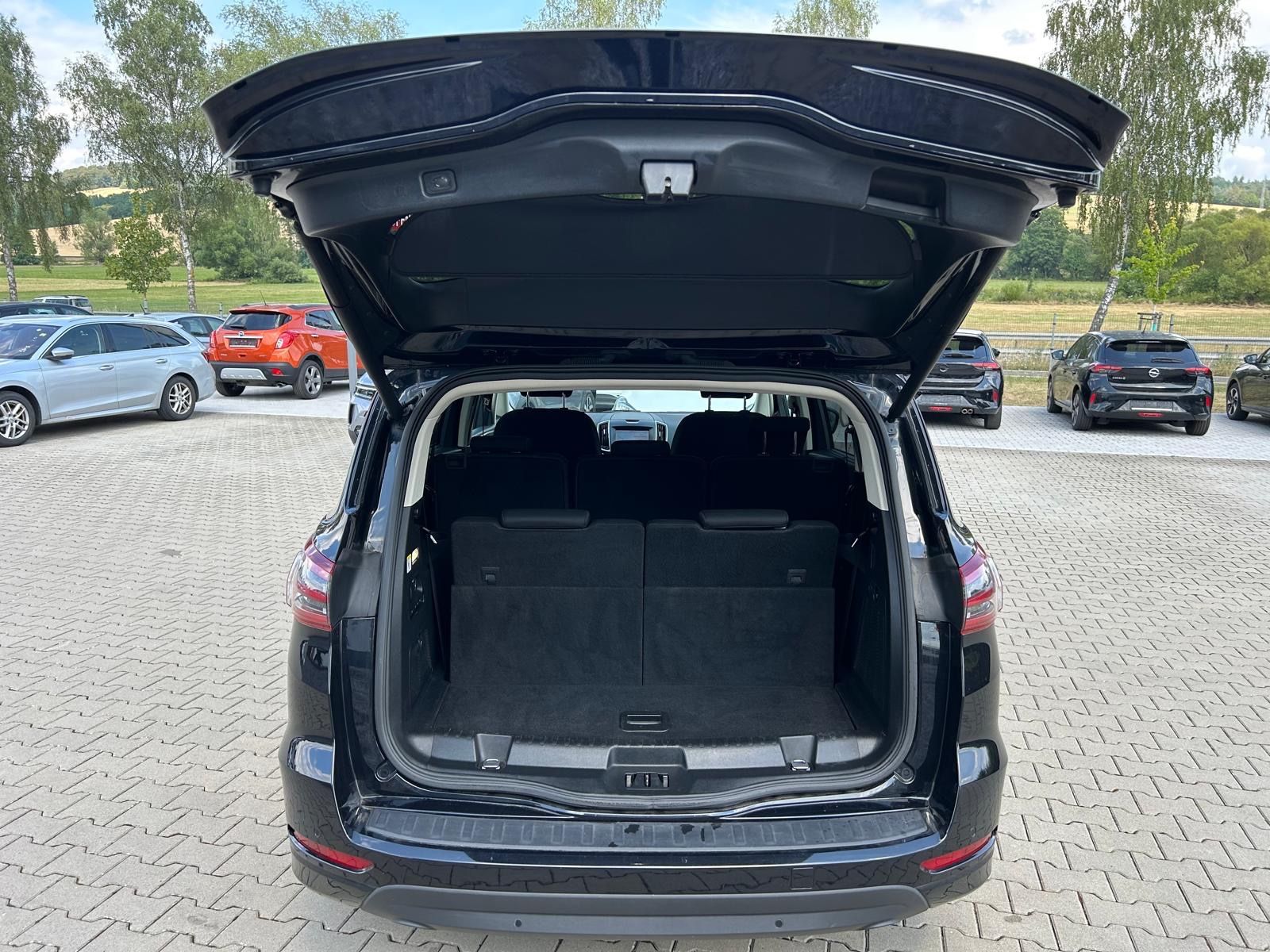 Fahrzeugabbildung Ford S-Max Titanium°7 Sitzer°Automatik°AHK°Kamera°Nav