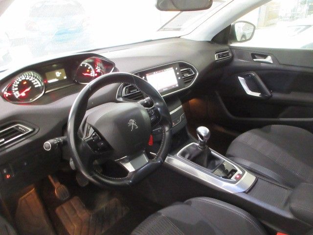Fahrzeugabbildung Peugeot 308 Allure 1.2T NAVI/LED/PDC/TEMPOMAT