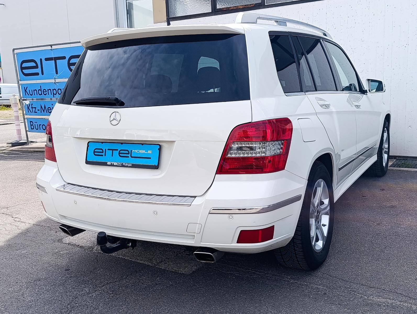 Mercedes-Benz GLK350 2011 — interior