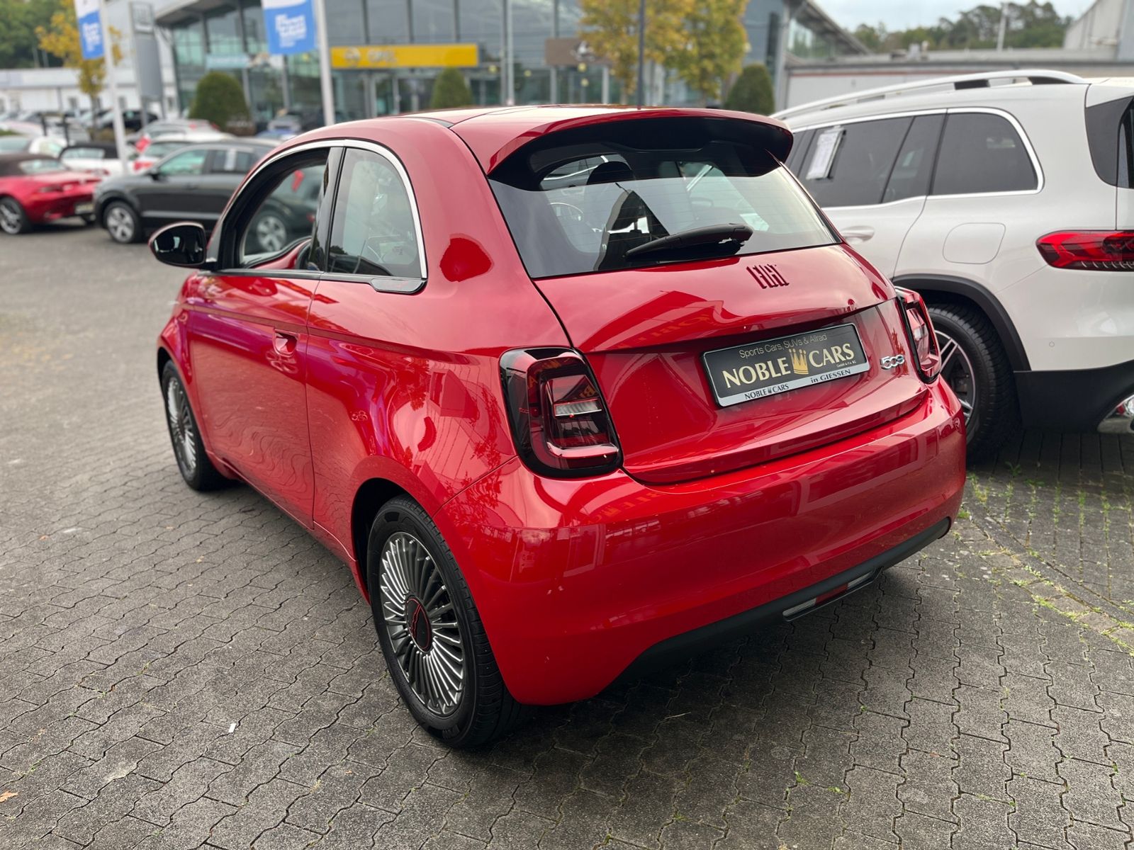 Fahrzeugabbildung Fiat 500e  42 kWh Akku Red NAVI KLIMA