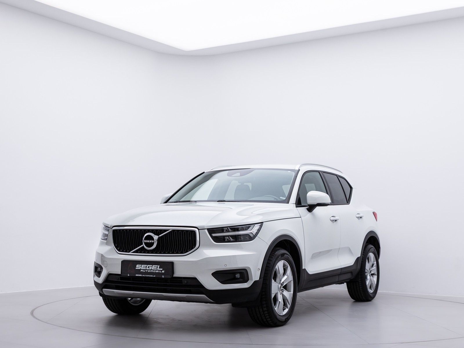 Volvo Volvo XC40 Momentum 2WD/LED/VIRTUAL/NAVI/STANHZ/PD