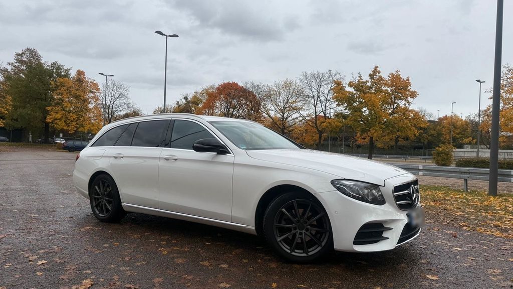 Image of Mercedes-Benz E 220