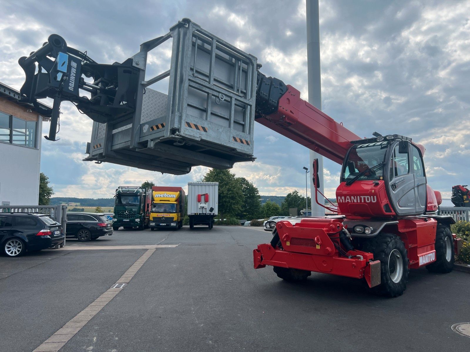 Fahrzeugabbildung Manitou MRT 2550 + / nur 1.092h! / Gabel / Korb
