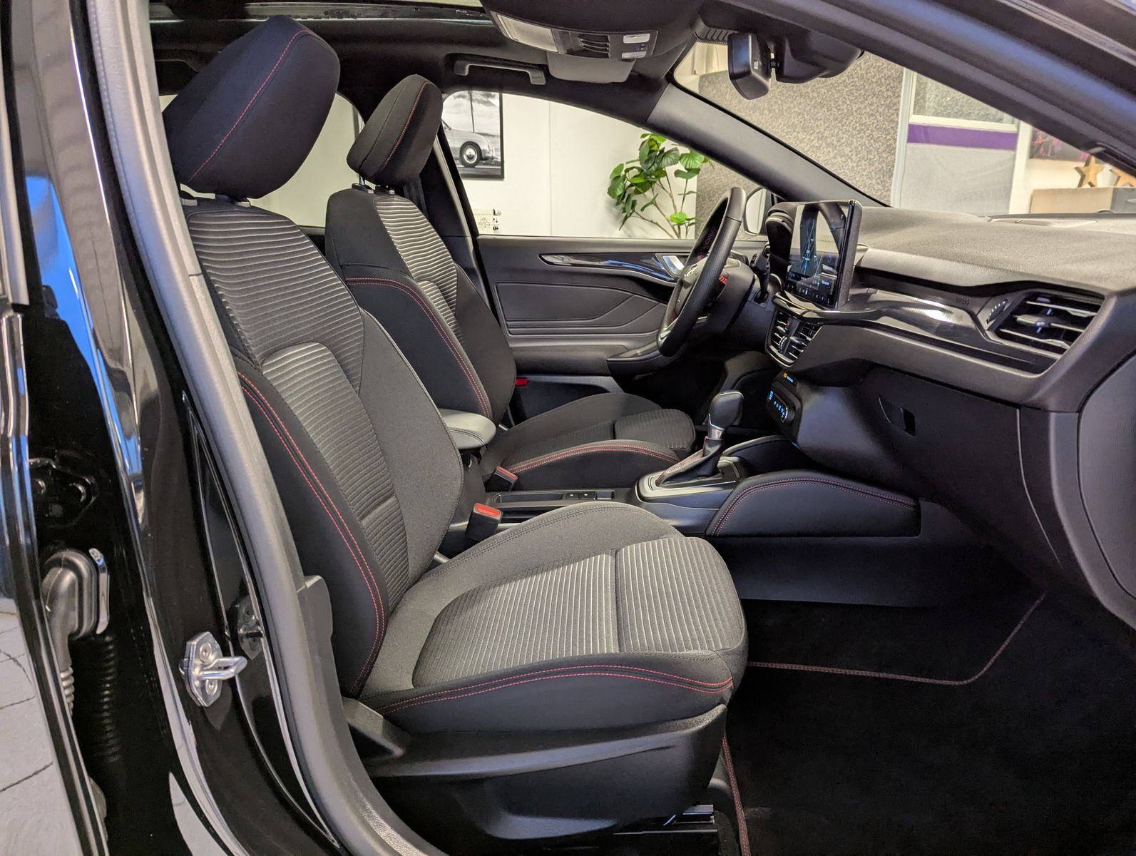 FORD Focus 1.0 ST-Line X EB Matrix Cam B&O Pano ACC - Image 15