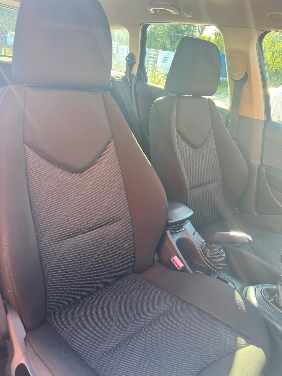 Peugeot 308 2011 — photo 11