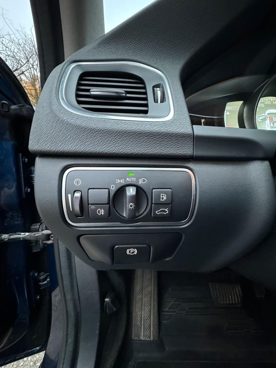 Volvo V60 2015 — photo 6
