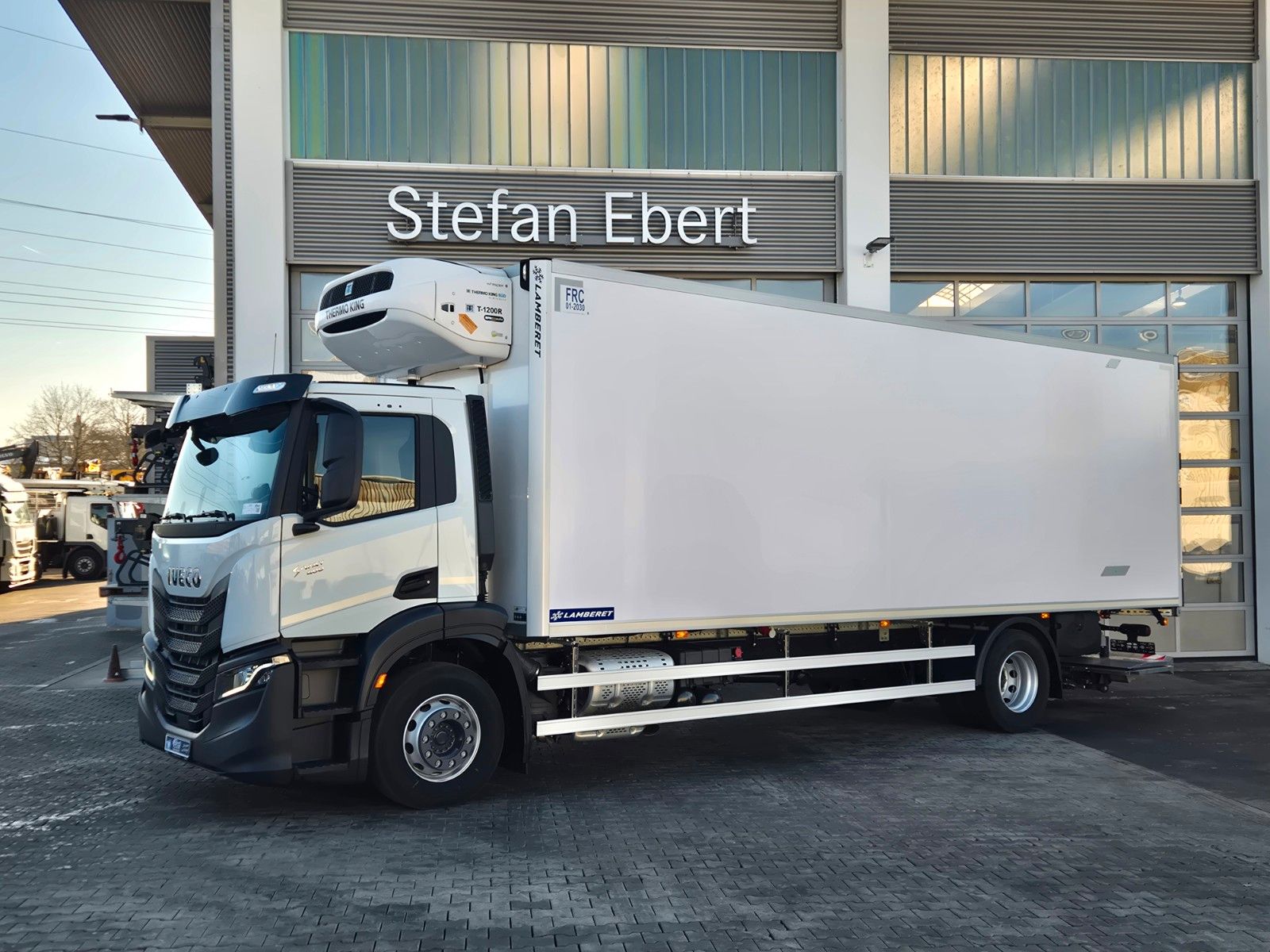 Fahrzeugabbildung Iveco S-Way 400 4x2 Kühlkoffer, LBW, Thermoking T1200R