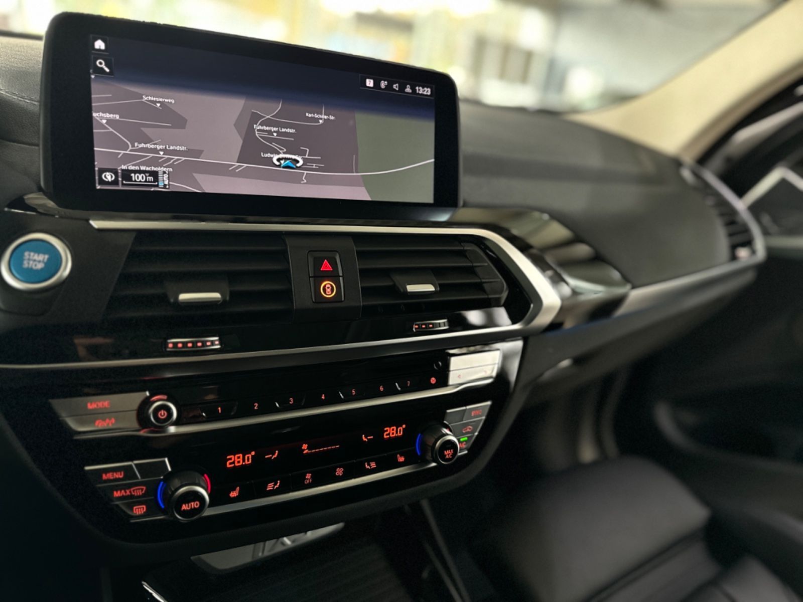 Fahrzeugabbildung BMW iX3 Impressive 360°HUD DAB H/K Komfort 20Zoll