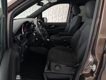 Mercedes V 220 - 12