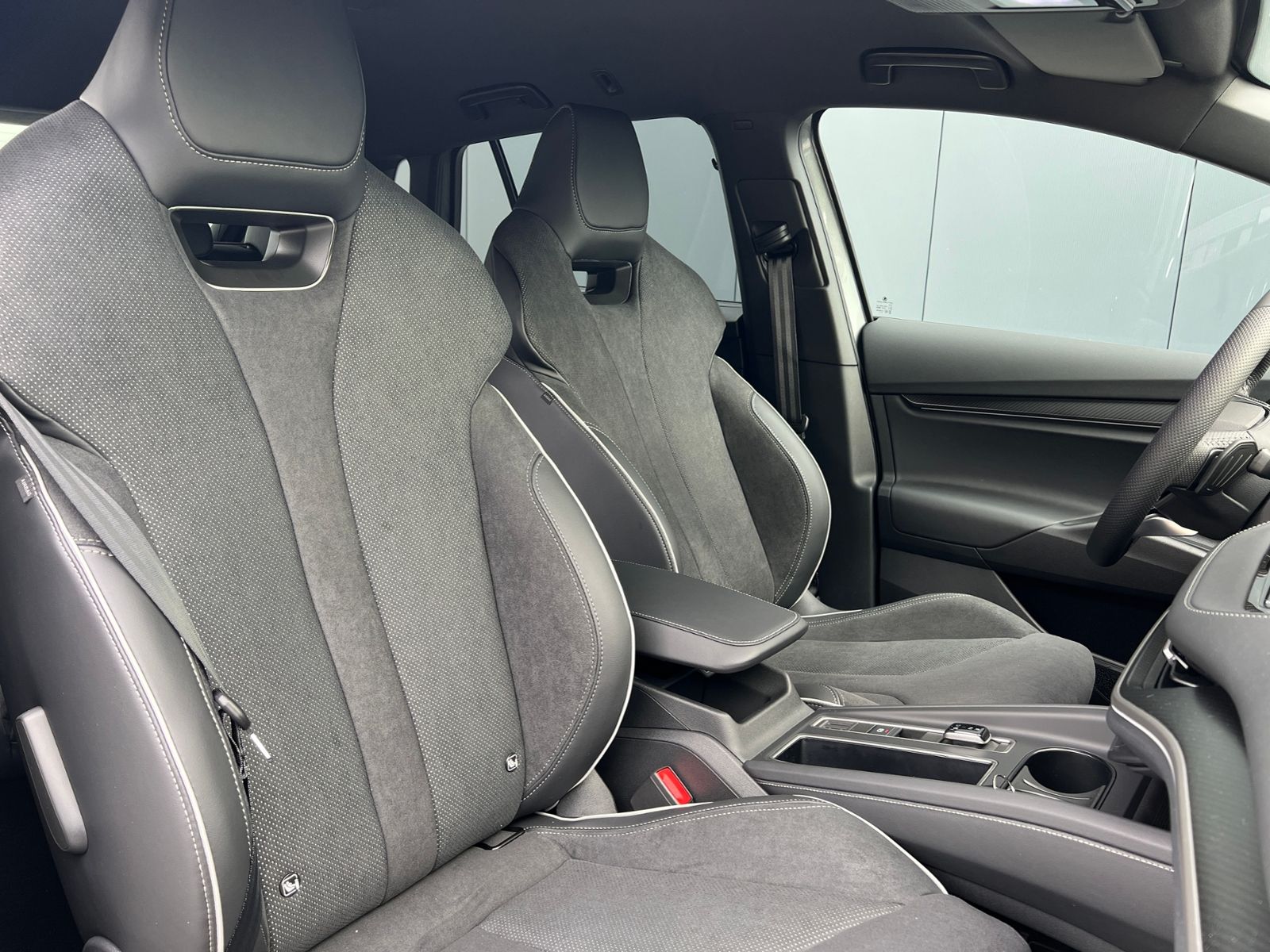 Fahrzeugabbildung SKODA Elroq 85 Sportline *AHK, Matrix-LED, LM'-21"*