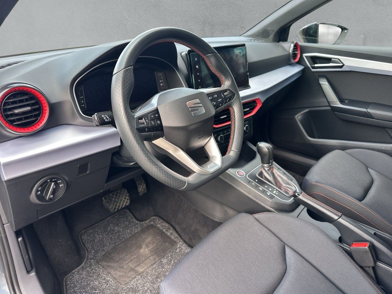 Fahrzeugabbildung SEAT Ibiza FR 1.0 TSI 81 kW (110 PS) 7-Gang-D - mit KI generiert/bearbeitet