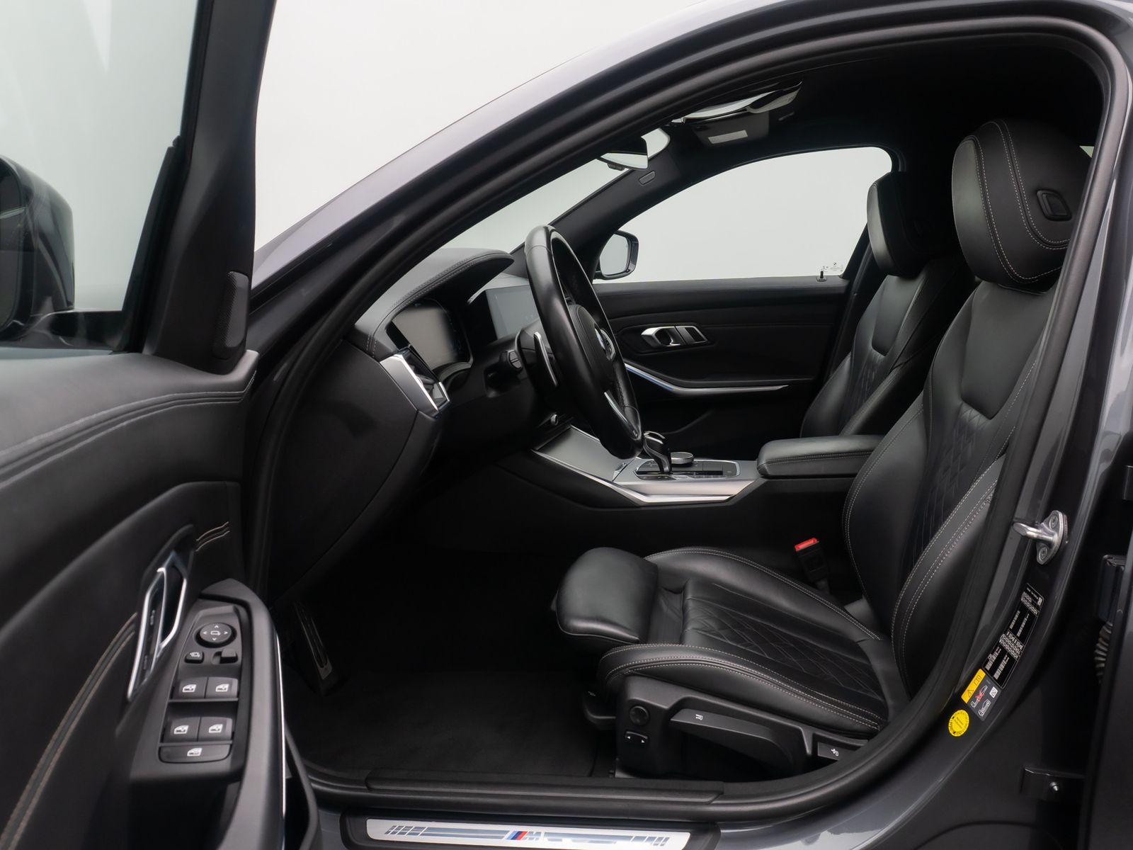 Fahrzeugabbildung BMW 330e xD M Sport Individual Kamera Laser HUD 19"