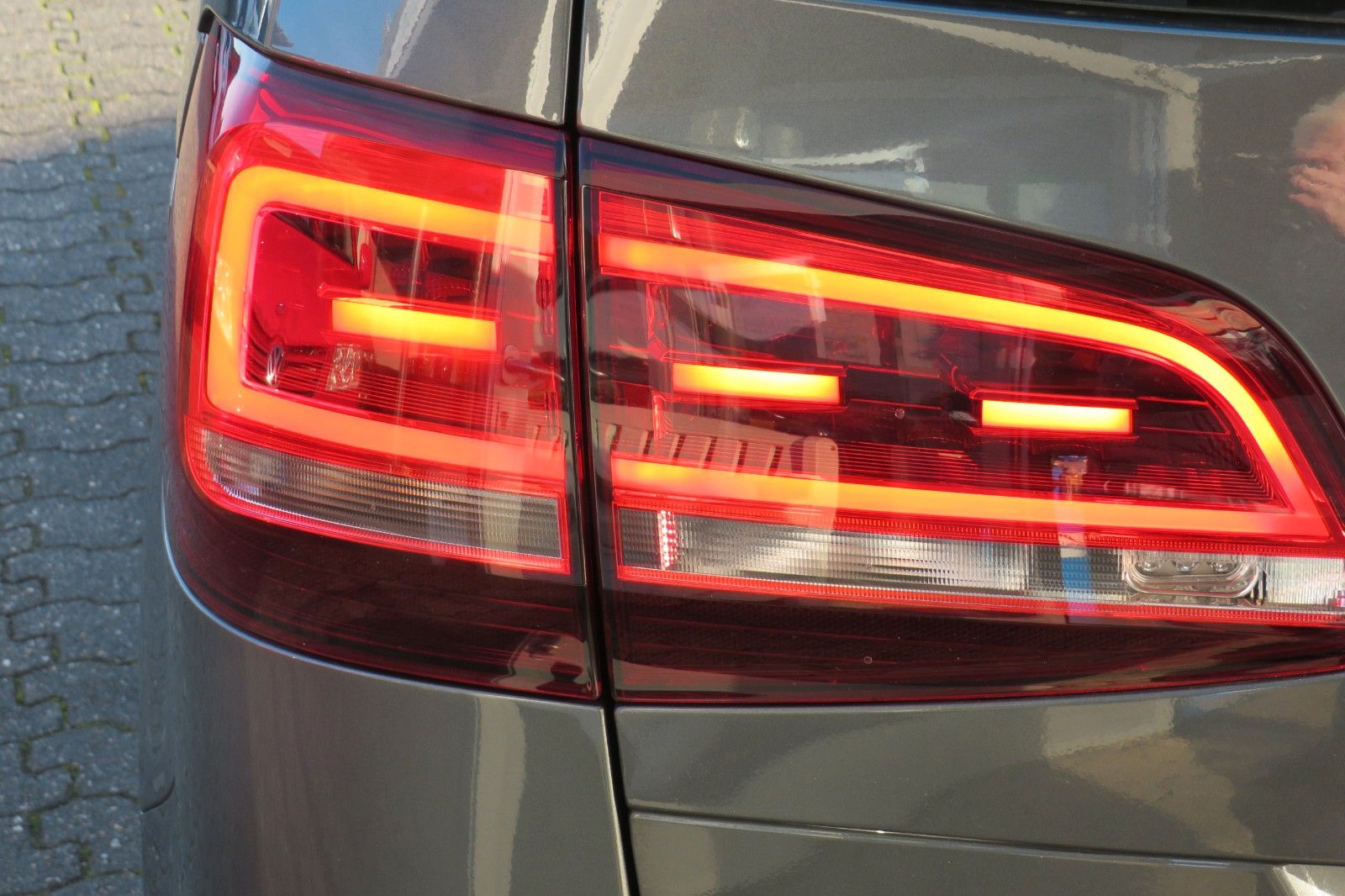 Fahrzeugabbildung Volkswagen Sharan Highline TDI DSG 7-S XENON ACC AHK "VOLL"