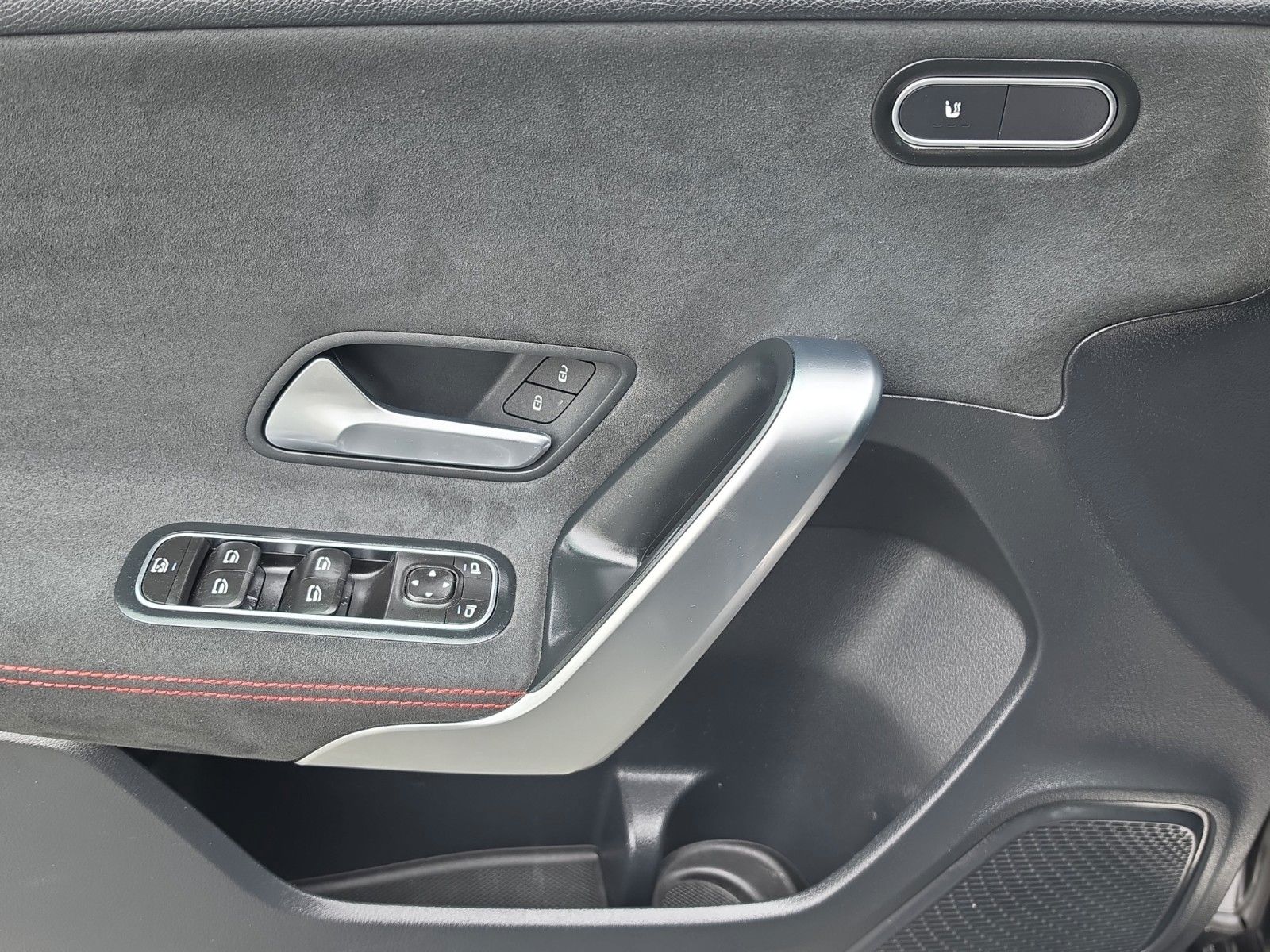 Fahrzeugabbildung Mercedes-Benz A 180 AMG*NIGHT*WIDESCREEN*MBUX*